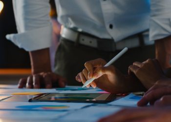 Descubra quais fatores considerar para escolher o melhor parceiro de tecnologia para o seu posto